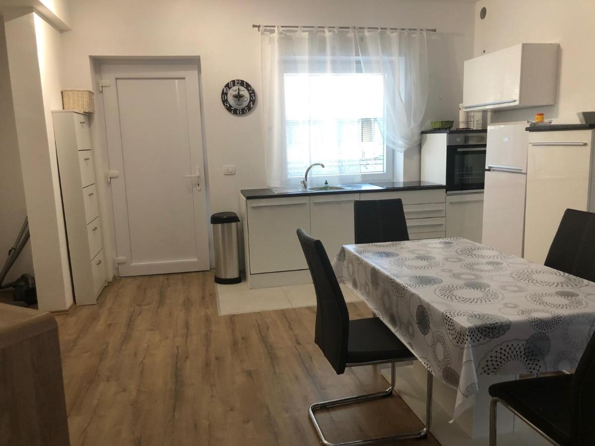 Apartmaji Meduza Izola Esterno foto