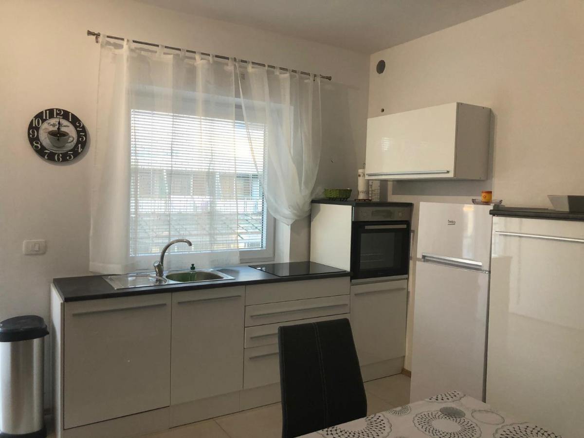 Apartmaji Meduza Izola Esterno foto