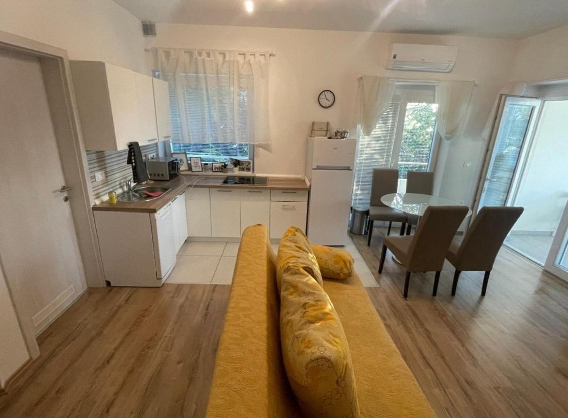Apartmaji Meduza Izola Esterno foto