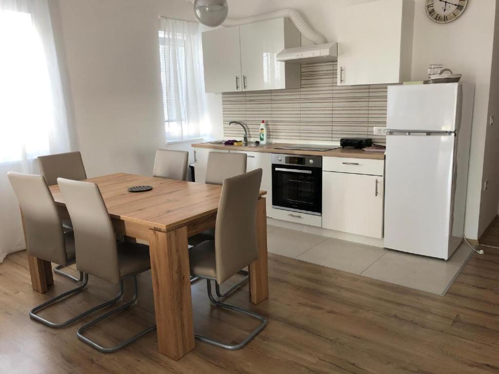 Apartmaji Meduza Izola Esterno foto